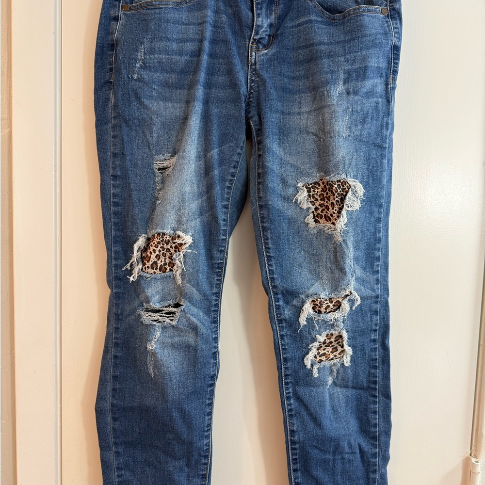Judy Blue, mid rise, leopard print/distressed, skinny jeans